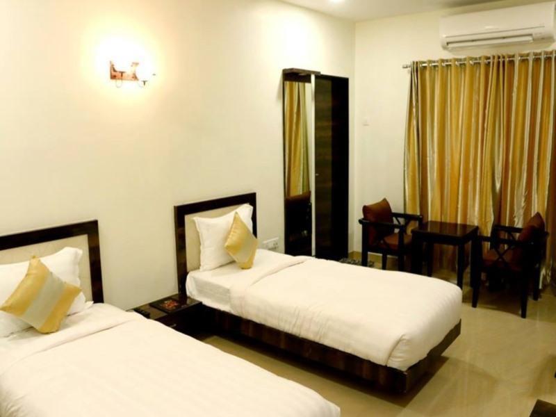 Townhouse Oak Hotel The Sudesh Raipur  Exterior photo